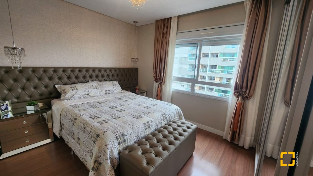 Apartamento com 102m², 4 quartos (sendo 1 suíte), 2 garagens, no bairro Estreito em Florianópolis