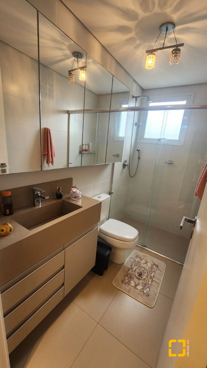 Apartamento com 102m², 4 quartos (sendo 1 suíte), 2 garagens, no bairro Estreito em Florianópolis