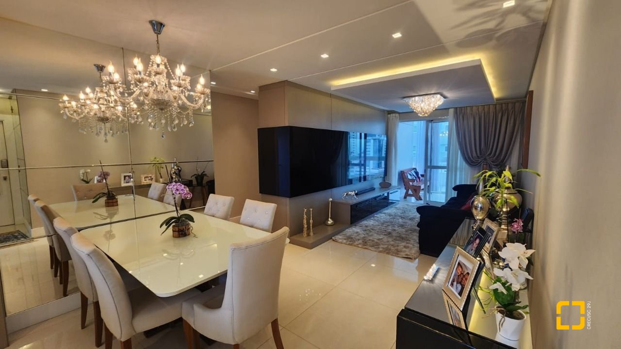 Apartamento com 102m², 4 quartos (sendo 1 suíte), 2 garagens, no bairro Estreito em Florianópolis