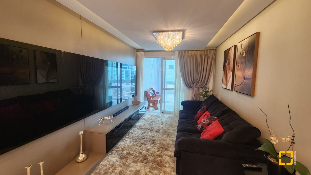 Apartamento com 102m², 4 quartos (sendo 1 suíte), 2 garagens, no bairro Estreito em Florianópolis