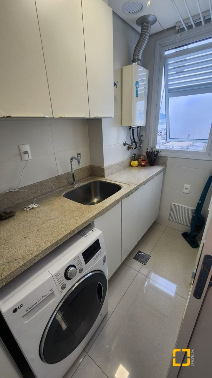 Apartamento com 102m², 4 quartos (sendo 1 suíte), 2 garagens, no bairro Estreito em Florianópolis