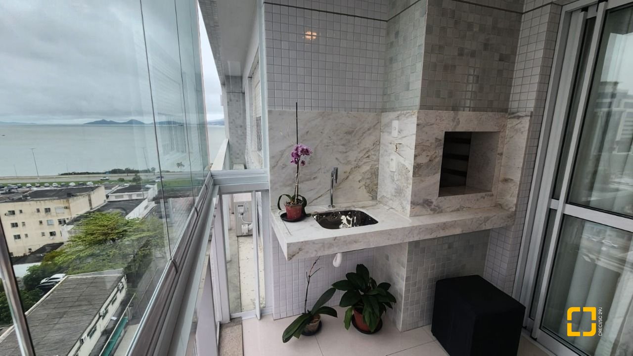 Apartamento com 102m², 4 quartos (sendo 1 suíte), 2 garagens, no bairro Estreito em Florianópolis