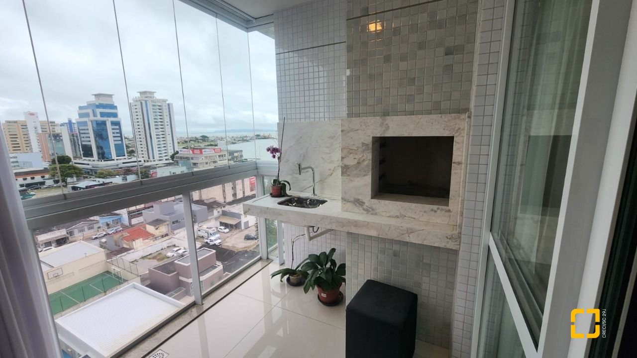 Apartamento com 102m², 4 quartos (sendo 1 suíte), 2 garagens, no bairro Estreito em Florianópolis