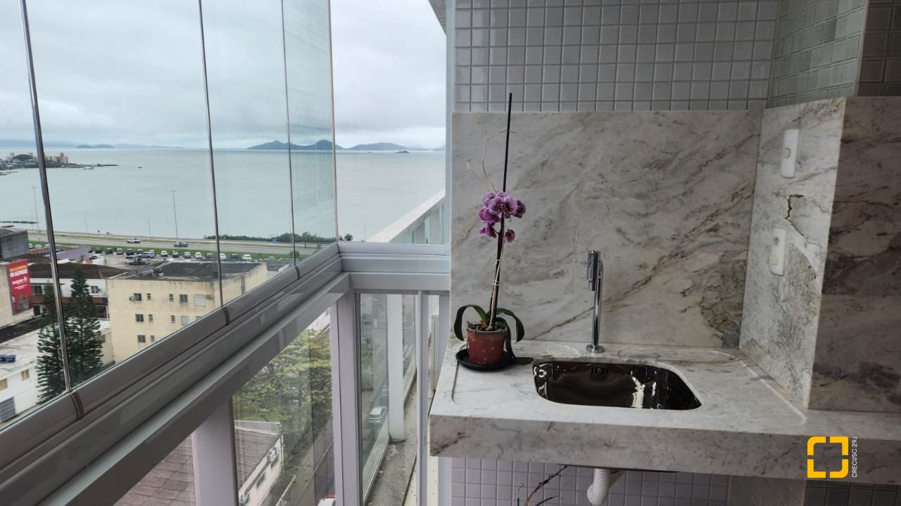 Apartamento com 102m², 4 quartos (sendo 1 suíte), 2 garagens, no bairro Estreito em Florianópolis