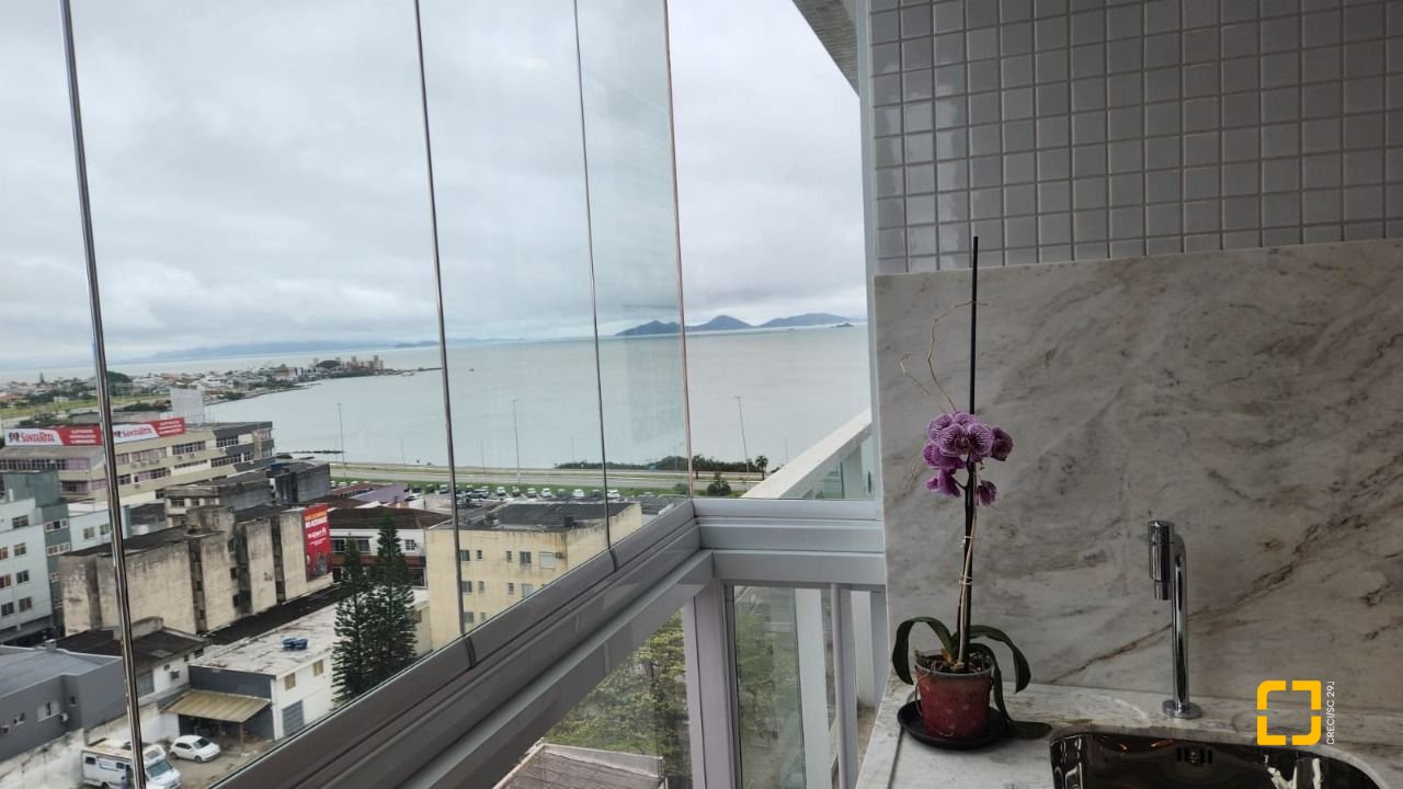 Apartamento com 102m², 4 quartos (sendo 1 suíte), 2 garagens, no bairro Estreito em Florianópolis