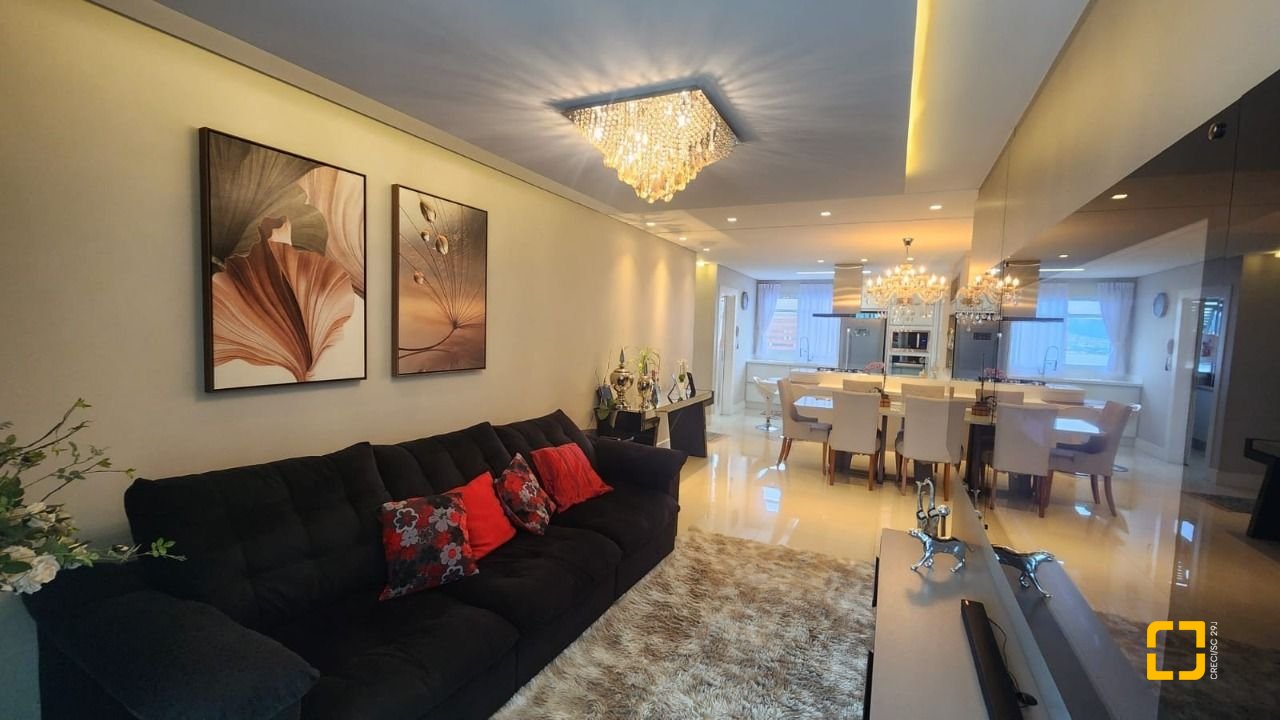 Apartamento com 102m², 4 quartos (sendo 1 suíte), 2 garagens, no bairro Estreito em Florianópolis