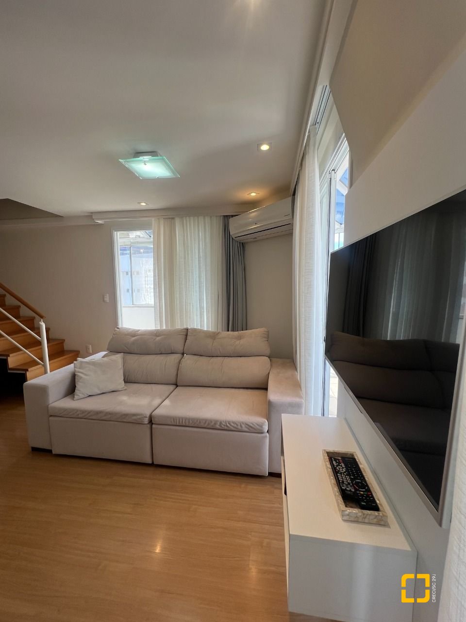 Apartamento com 104m², 4 quartos (sendo 1 suíte), 2 garagens, no bairro Centro em Florianópolis