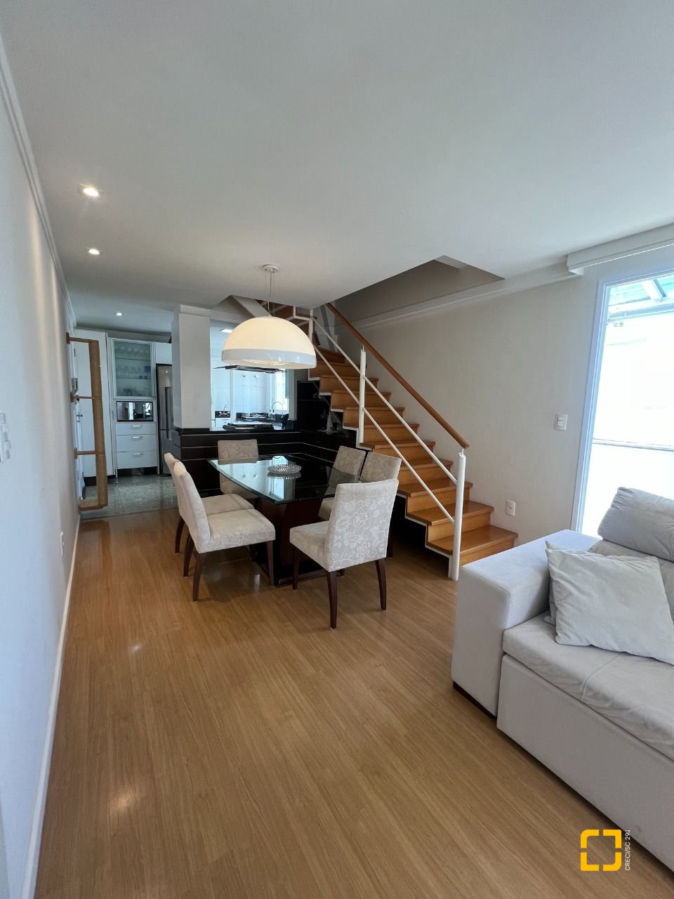 Apartamento com 104m², 4 quartos (sendo 1 suíte), 2 garagens, no bairro Centro em Florianópolis
