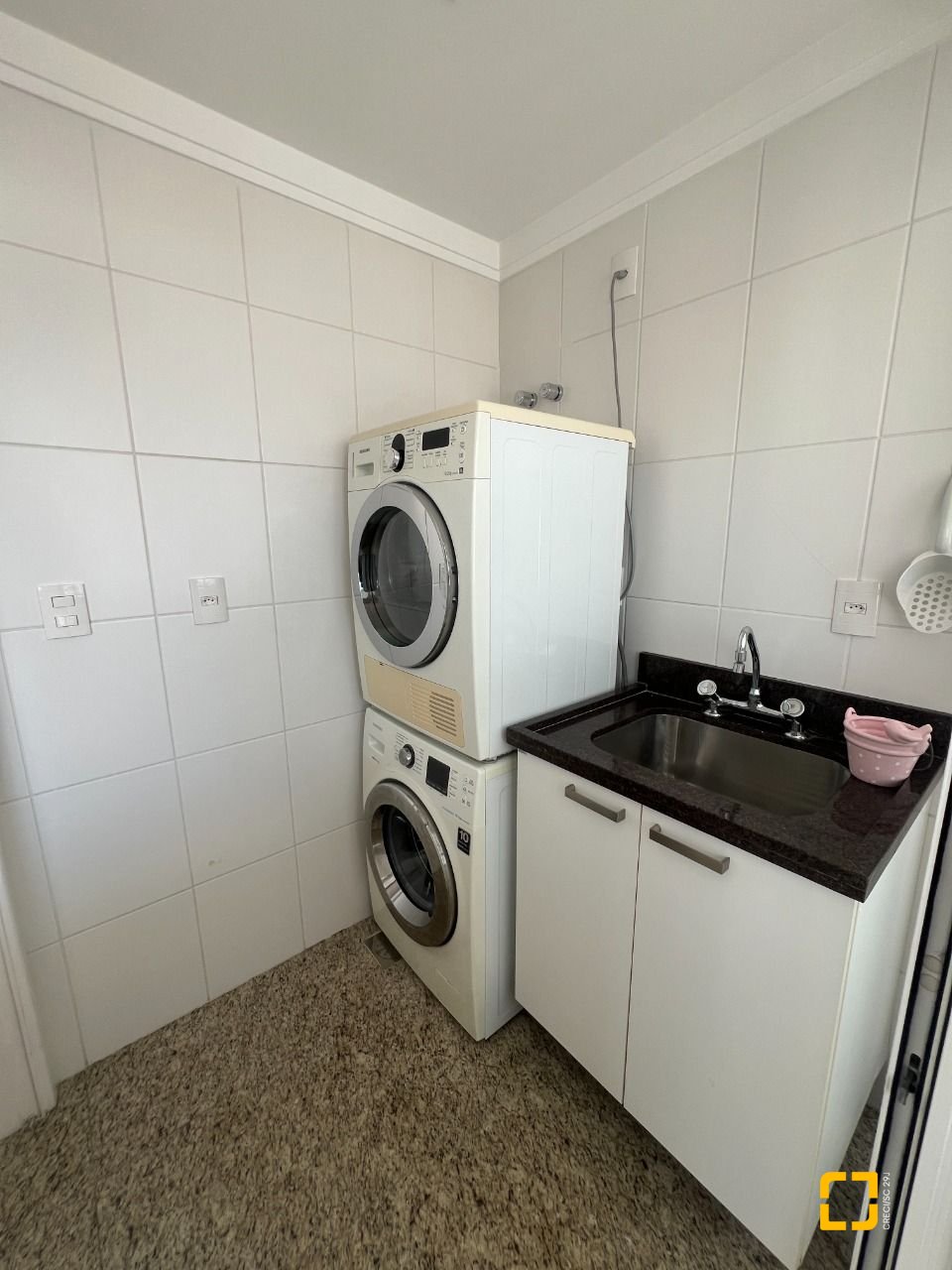 Apartamento com 104m², 4 quartos (sendo 1 suíte), 2 garagens, no bairro Centro em Florianópolis