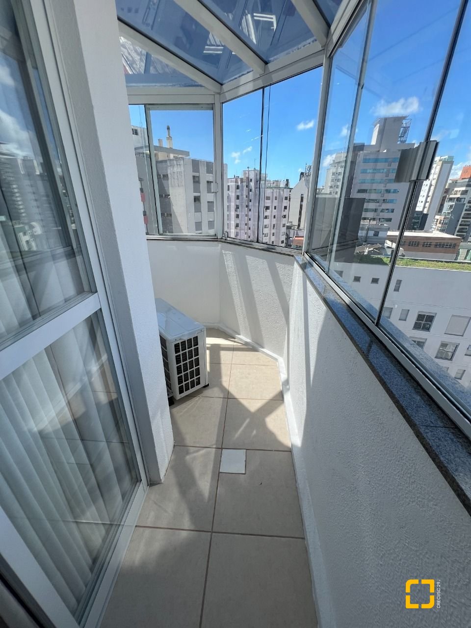 Apartamento com 104m², 4 quartos (sendo 1 suíte), 2 garagens, no bairro Centro em Florianópolis