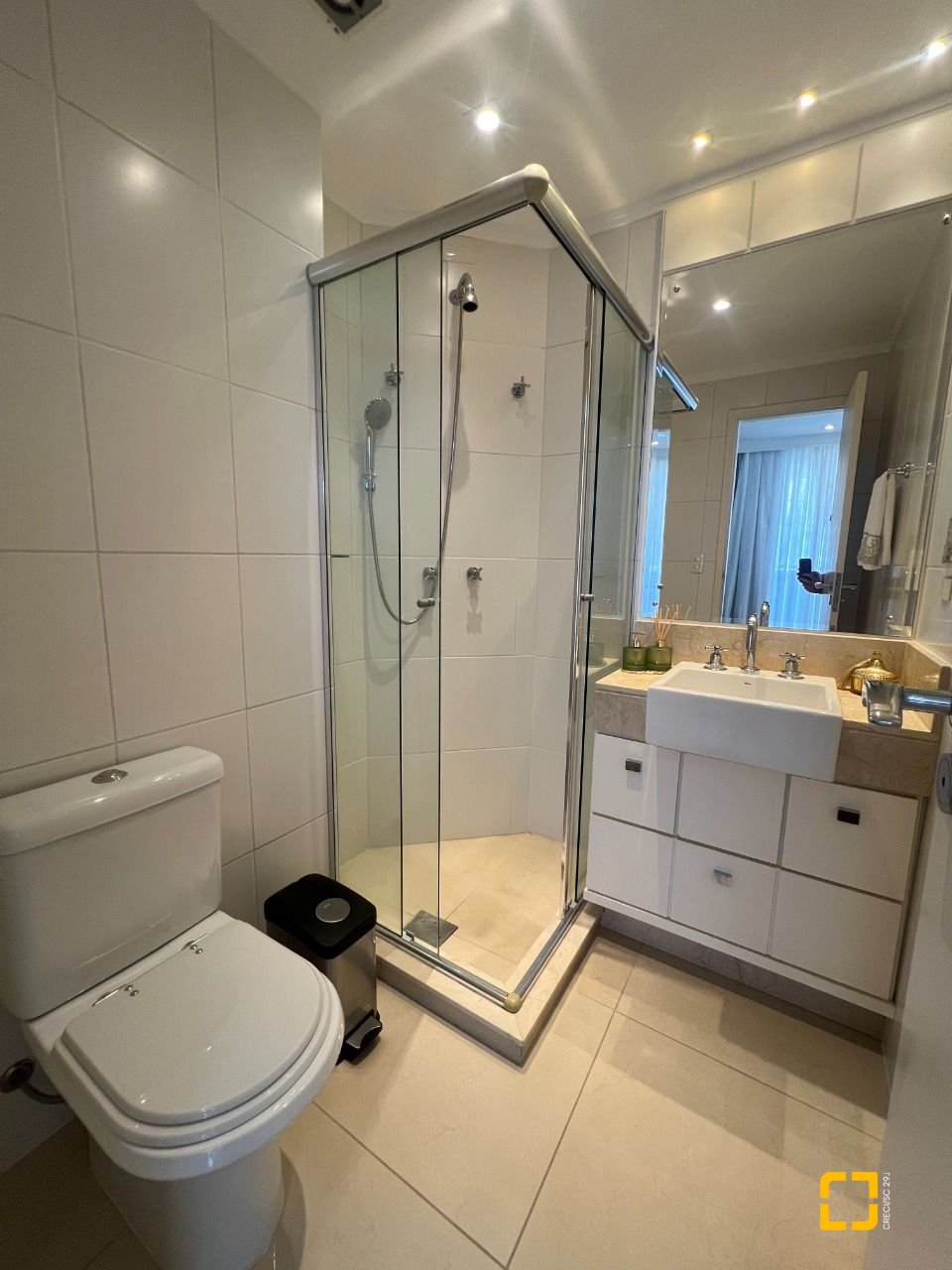 Apartamento com 104m², 4 quartos (sendo 1 suíte), 2 garagens, no bairro Centro em Florianópolis