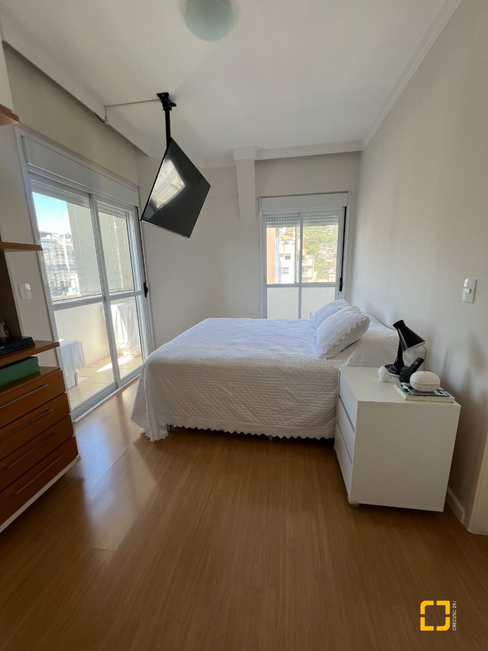 Apartamento com 104m², 4 quartos (sendo 1 suíte), 2 garagens, no bairro Centro em Florianópolis