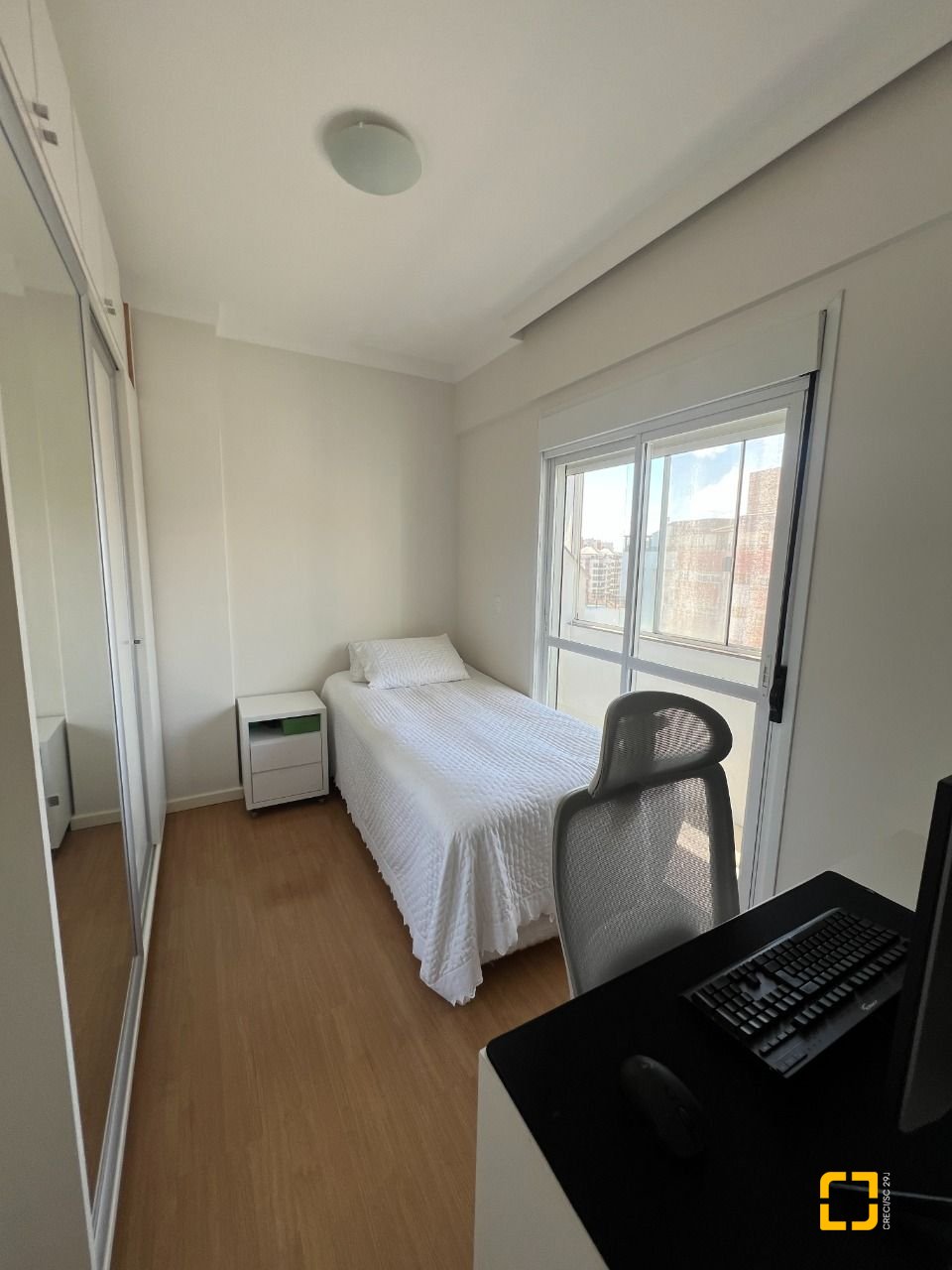 Apartamento com 104m², 4 quartos (sendo 1 suíte), 2 garagens, no bairro Centro em Florianópolis