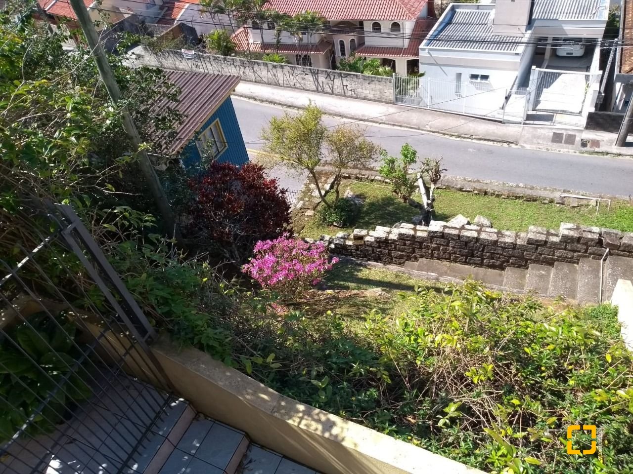 Casa com 220m², 6 quartos (sendo 1 suíte), no bairro Saco dos Limões em Florianópolis