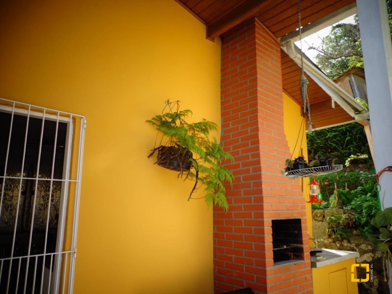 Casa com 220m², 6 quartos (sendo 1 suíte), no bairro Saco dos Limões em Florianópolis