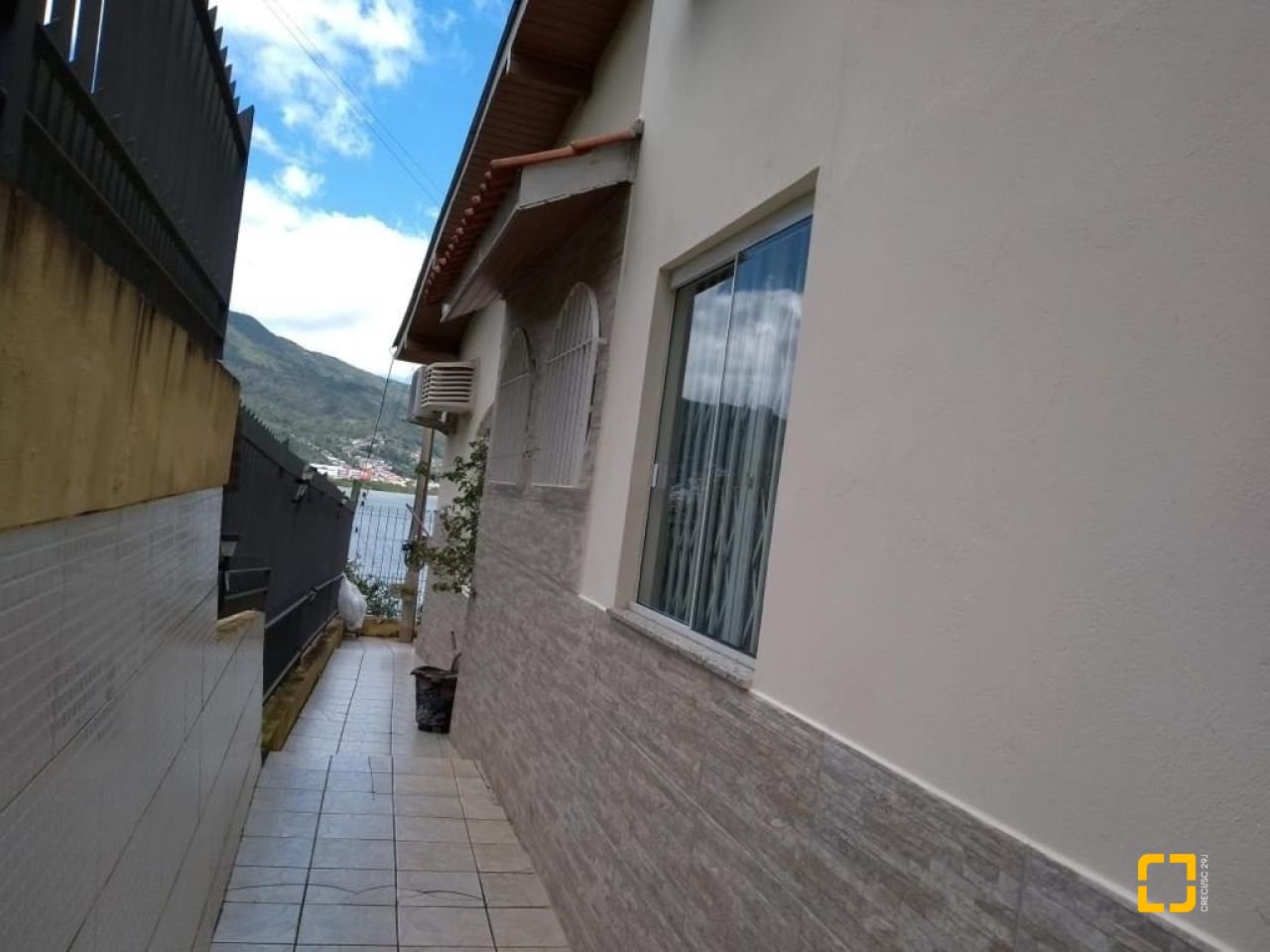 Casa com 220m², 6 quartos (sendo 1 suíte), no bairro Saco dos Limões em Florianópolis