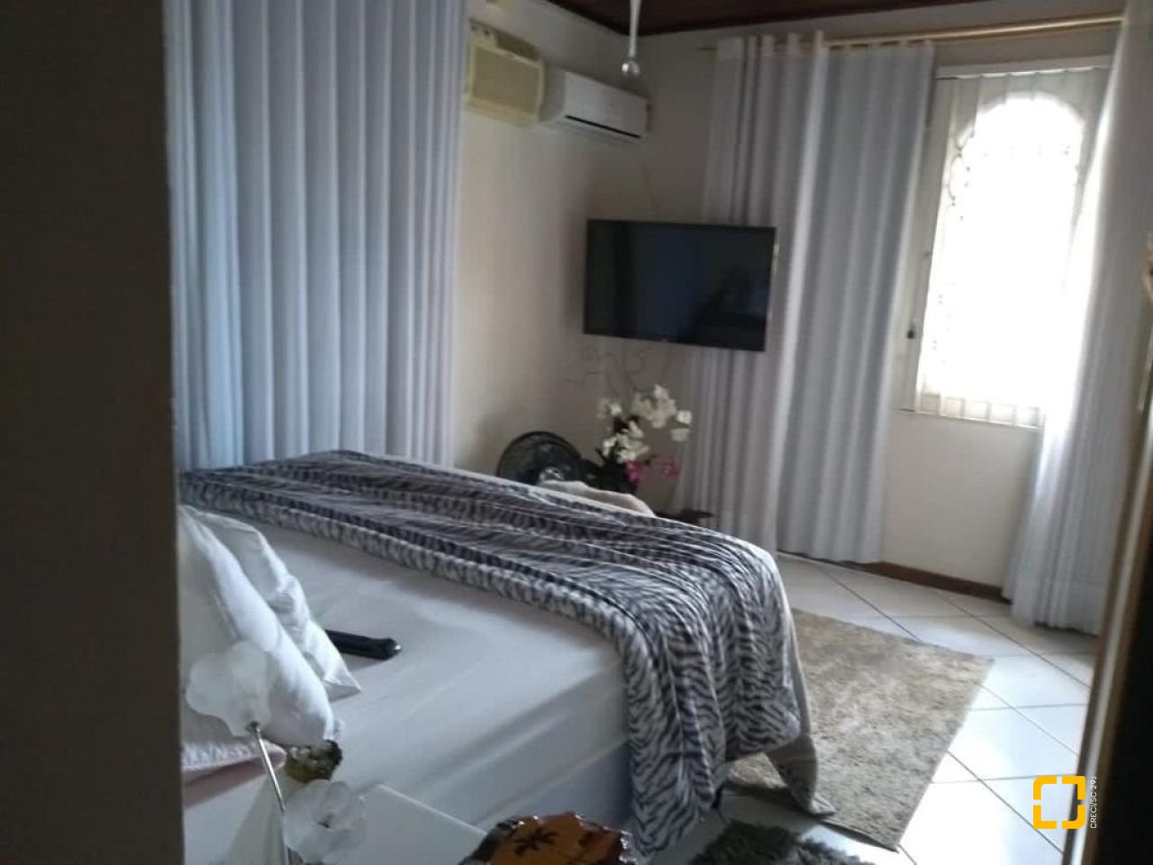 Casa com 220m², 6 quartos (sendo 1 suíte), no bairro Saco dos Limões em Florianópolis
