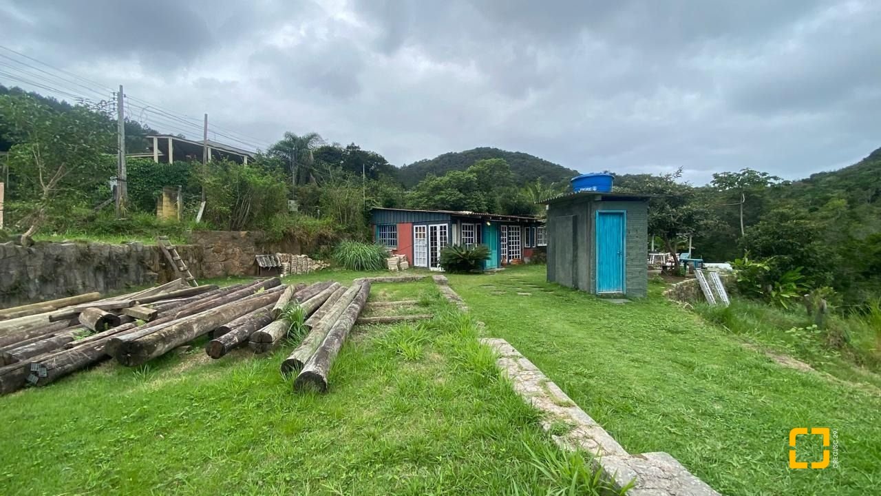 Sítio com 180m², 3 quartos (sendo 1 suíte), no bairro Vargem Grande em Florianópolis