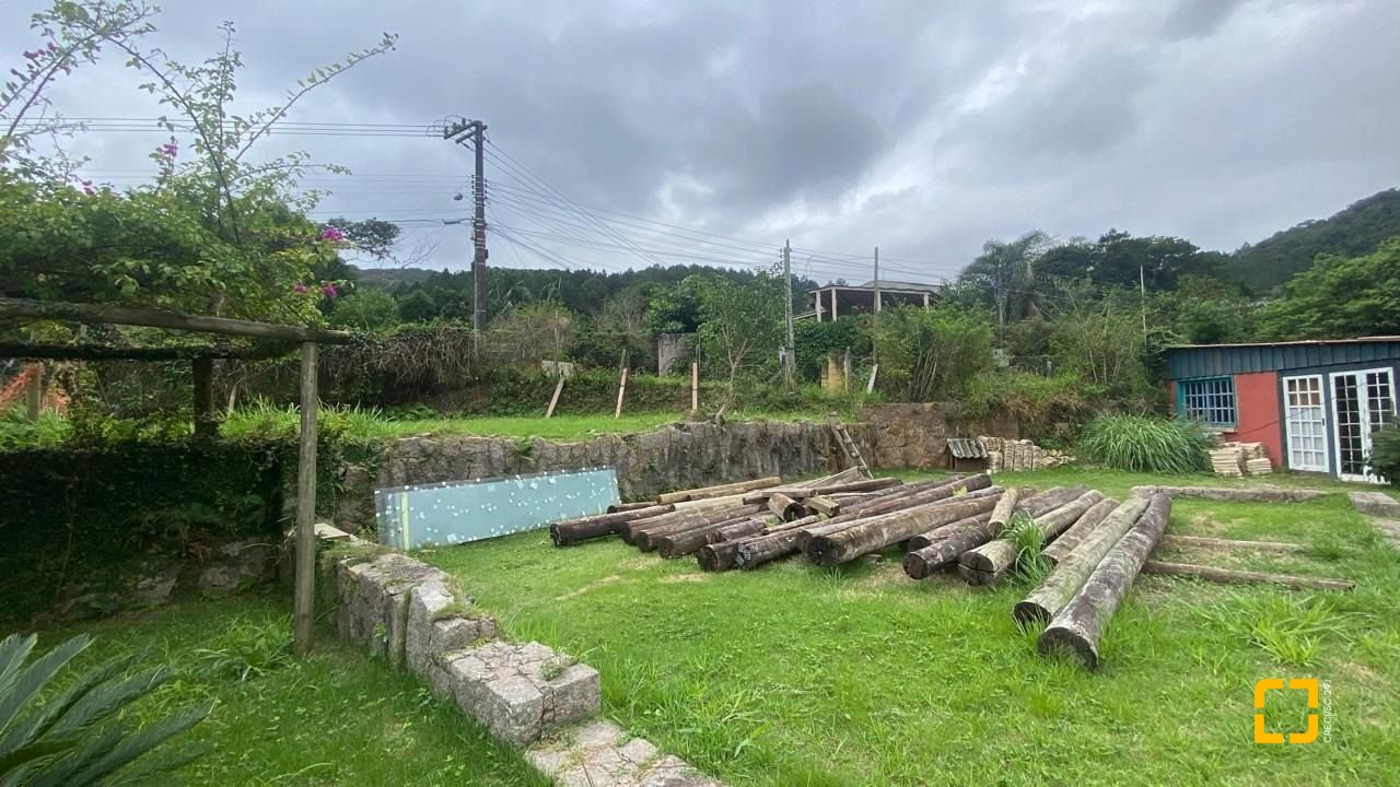 Sítio com 180m², 3 quartos (sendo 1 suíte), no bairro Vargem Grande em Florianópolis