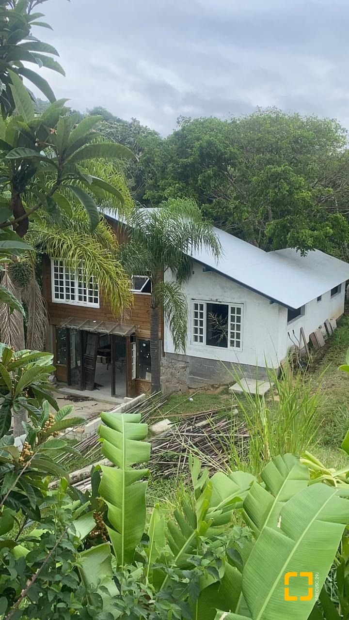 Sítio com 180m², 3 quartos (sendo 1 suíte), no bairro Vargem Grande em Florianópolis