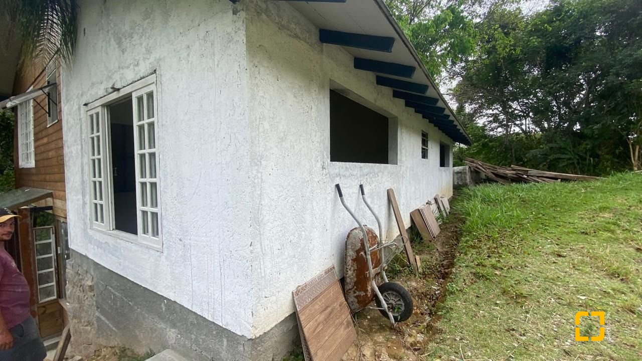 Sítio com 180m², 3 quartos (sendo 1 suíte), no bairro Vargem Grande em Florianópolis