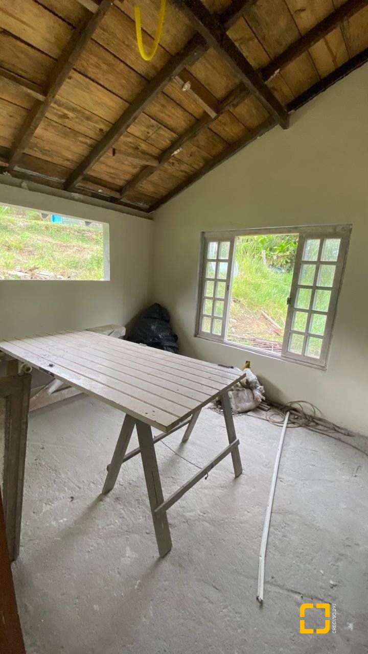 Sítio com 180m², 3 quartos (sendo 1 suíte), no bairro Vargem Grande em Florianópolis