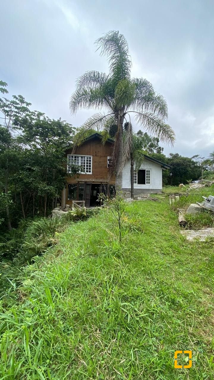 Sítio com 180m², 3 quartos (sendo 1 suíte), no bairro Vargem Grande em Florianópolis