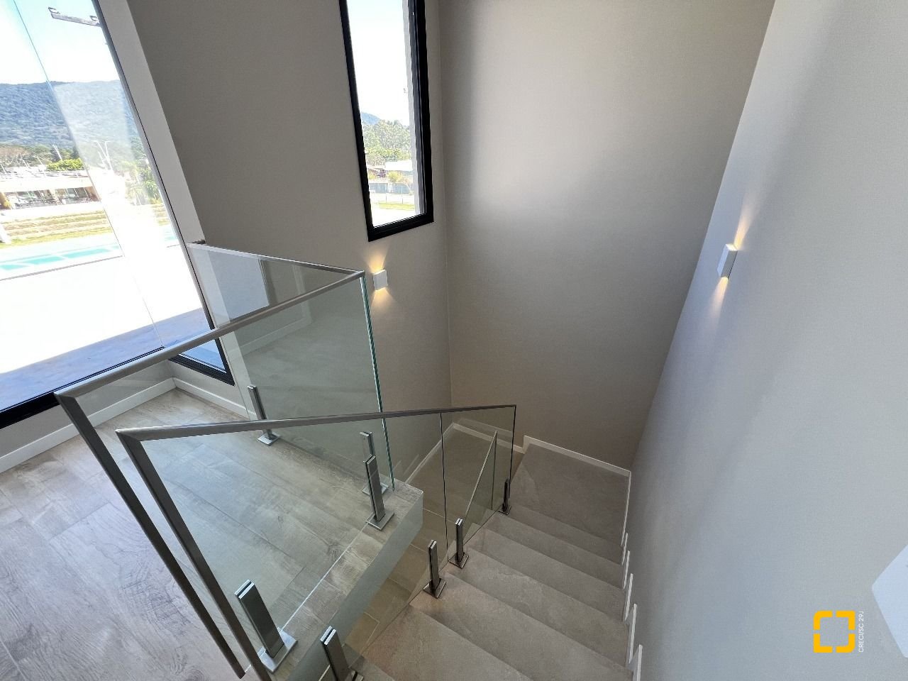 Casa de Condomínio com 261m², 8 quartos (sendo 4 suítes), 4 garagens, no bairro Rio Vermelho em Florianópolis