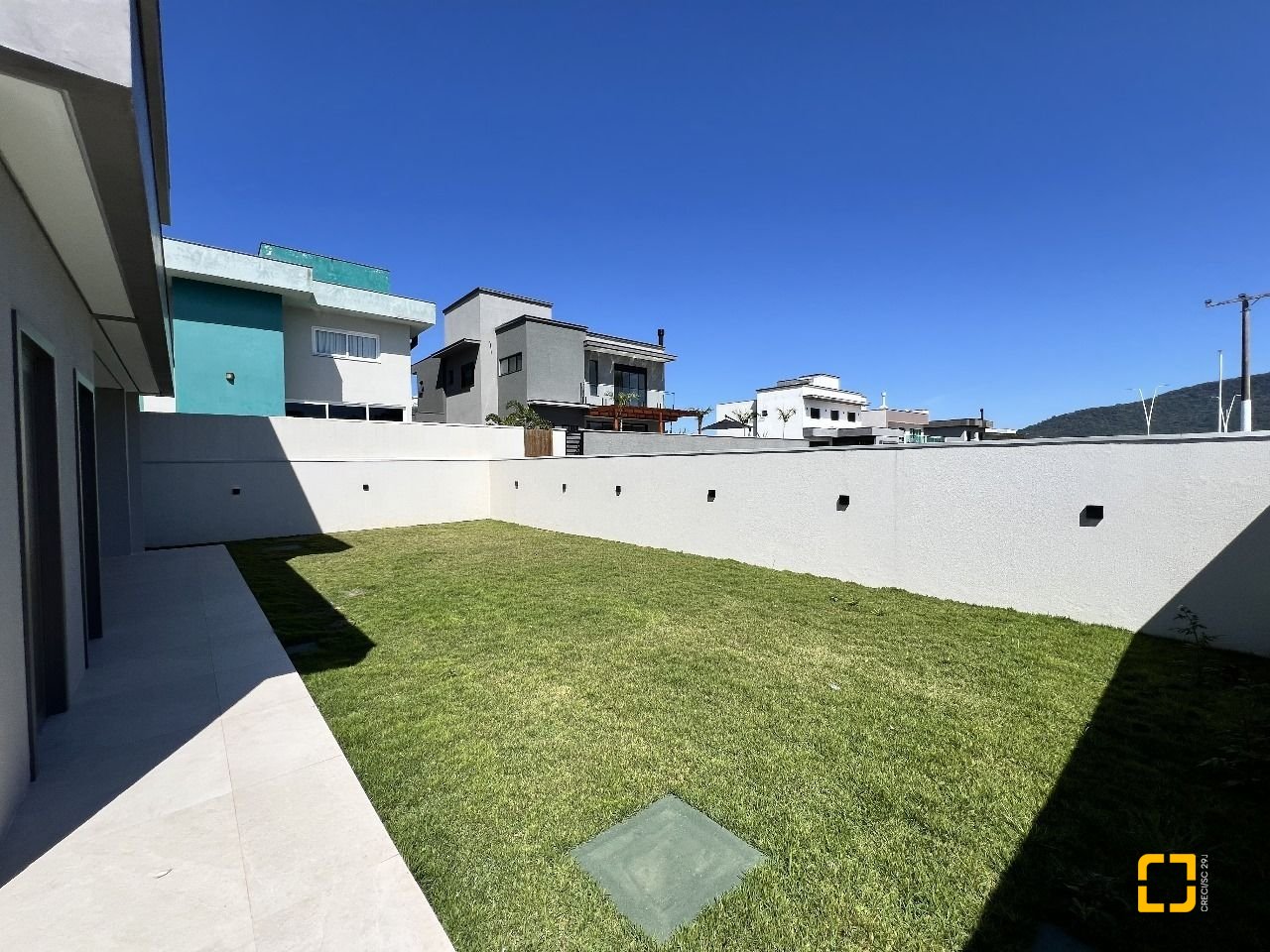 Casa de Condomínio com 261m², 8 quartos (sendo 4 suítes), 4 garagens, no bairro Rio Vermelho em Florianópolis