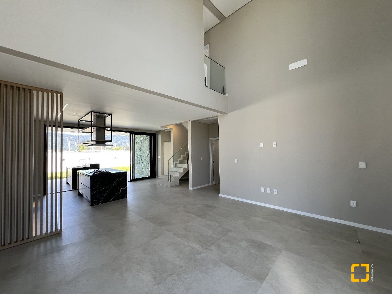 Casa de Condomínio com 261m², 8 quartos (sendo 4 suítes), 4 garagens, no bairro Rio Vermelho em Florianópolis
