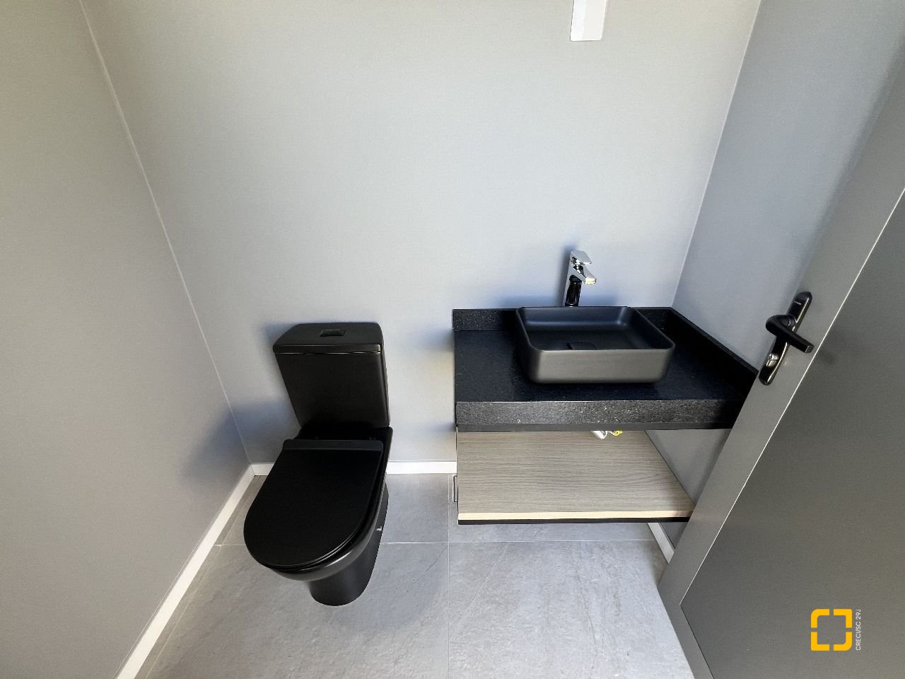 Casa de Condomínio com 261m², 8 quartos (sendo 4 suítes), 4 garagens, no bairro Rio Vermelho em Florianópolis