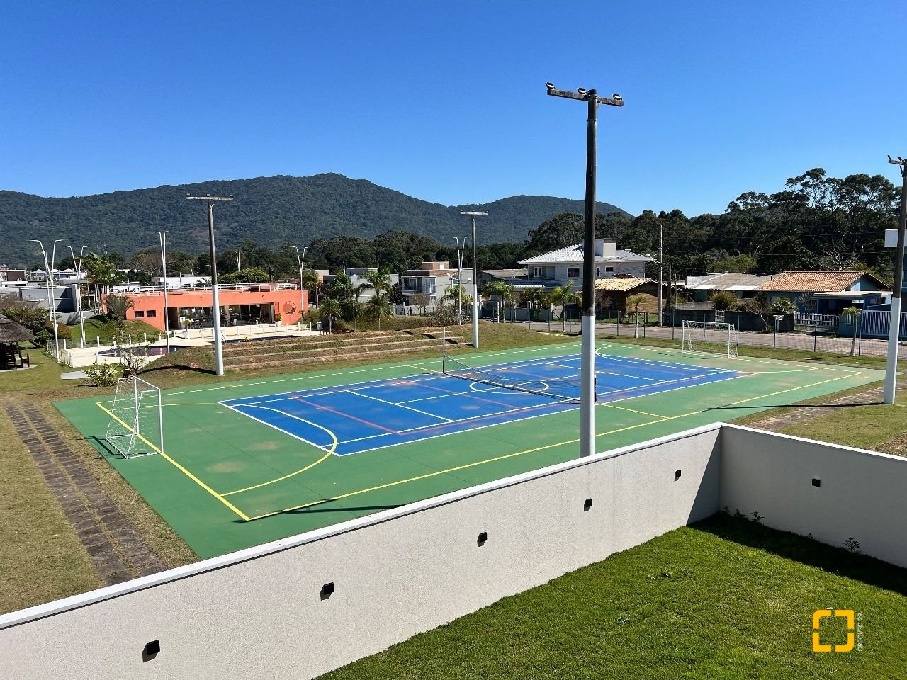 Casa de Condomínio com 261m², 8 quartos (sendo 4 suítes), 4 garagens, no bairro Rio Vermelho em Florianópolis