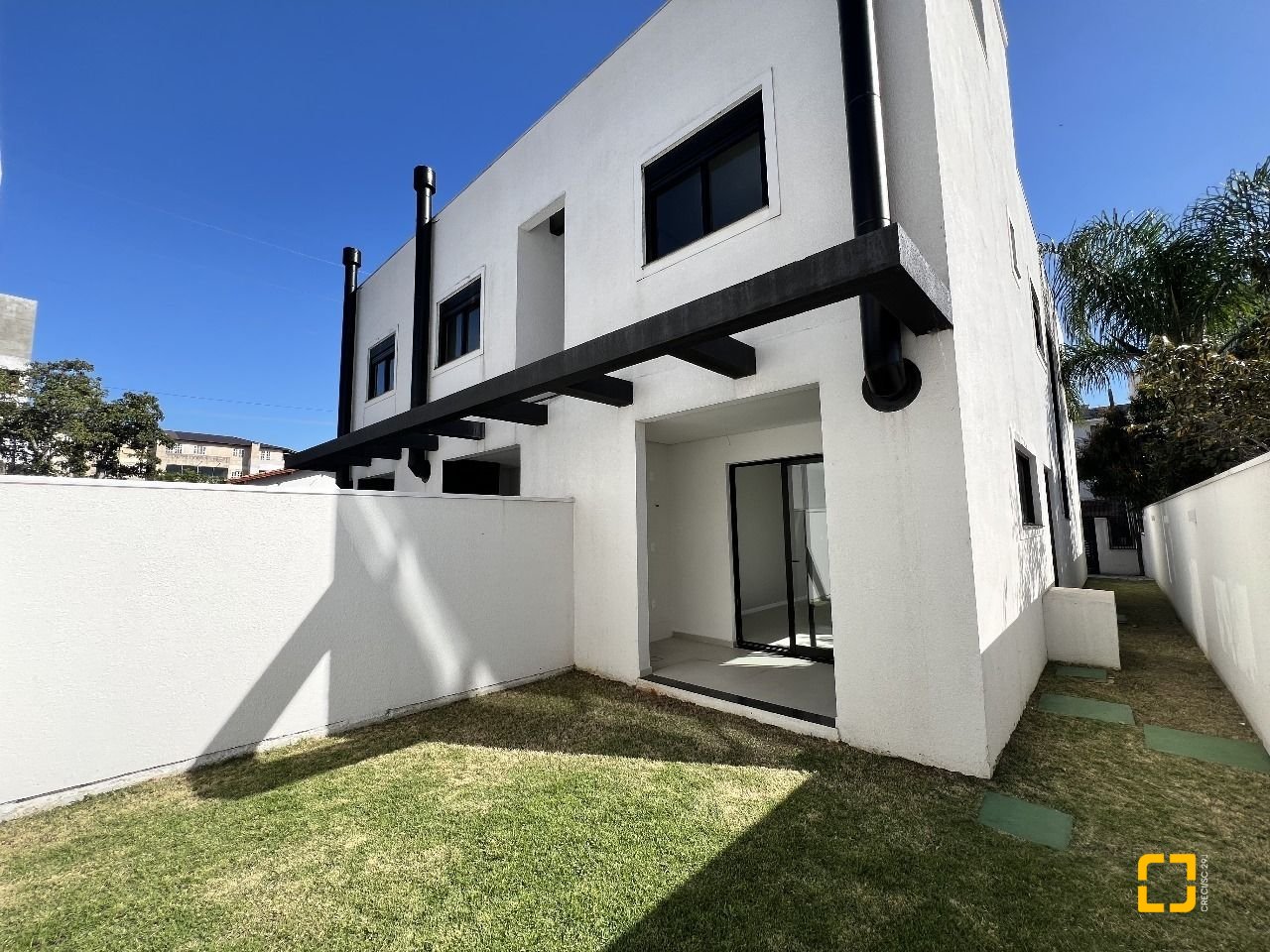 Casa com 1m², 4 quartos (sendo 1 suíte), 2 garagens, no bairro Ingleses em Florianópolis