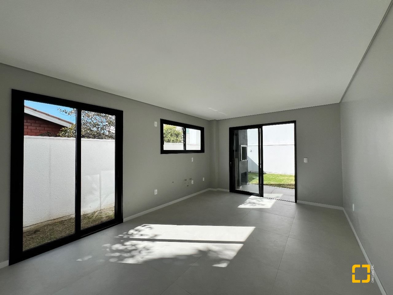 Casa com 1m², 4 quartos (sendo 1 suíte), 2 garagens, no bairro Ingleses em Florianópolis
