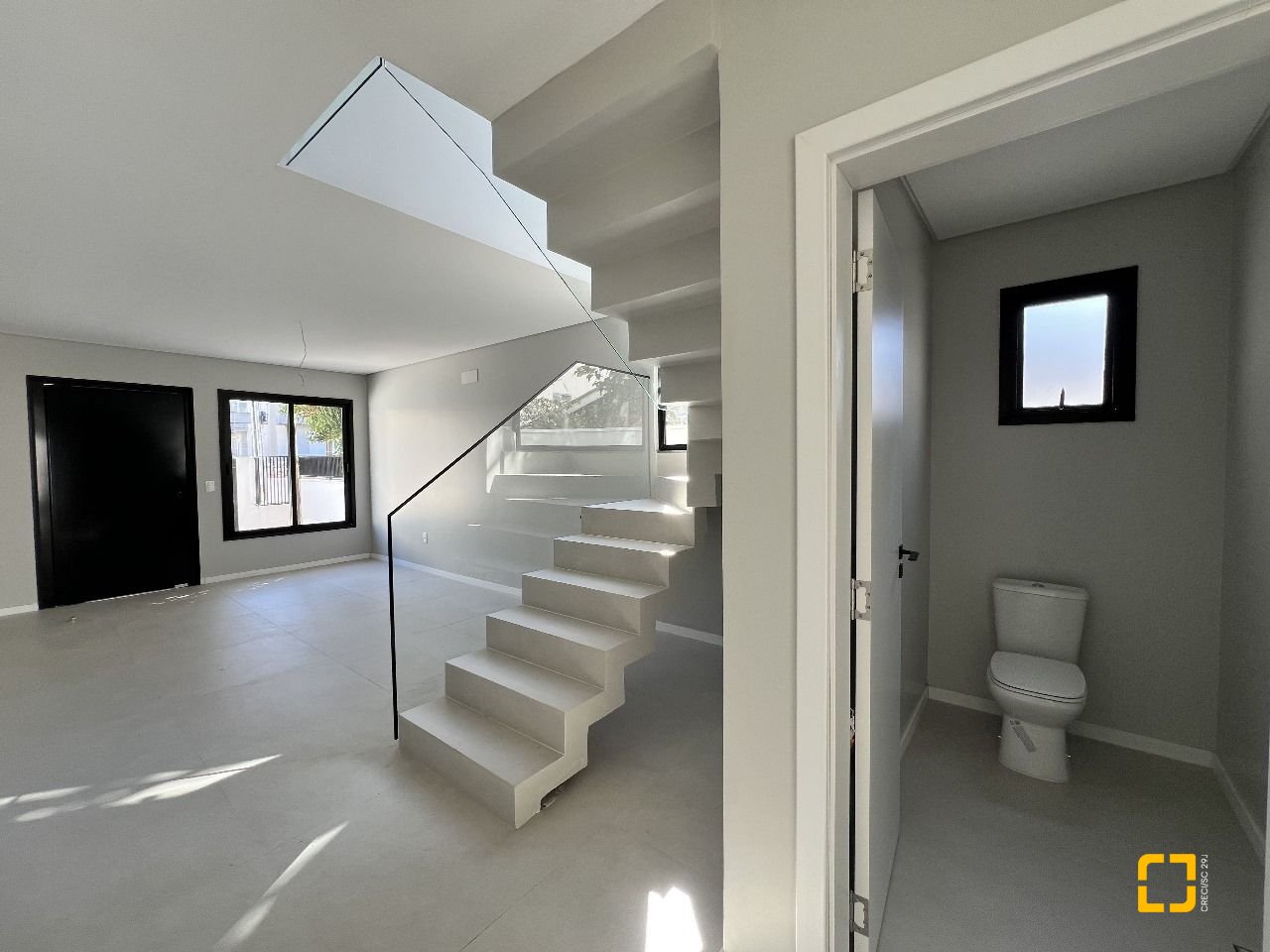 Casa com 1m², 4 quartos (sendo 1 suíte), 2 garagens, no bairro Ingleses em Florianópolis