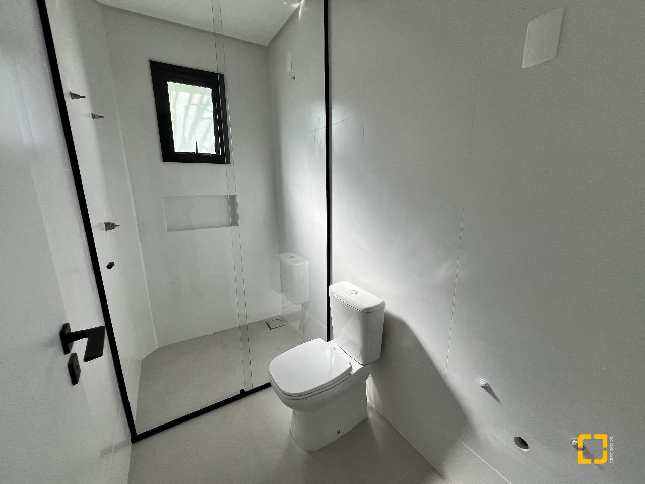 Casa com 1m², 4 quartos (sendo 1 suíte), 2 garagens, no bairro Ingleses em Florianópolis