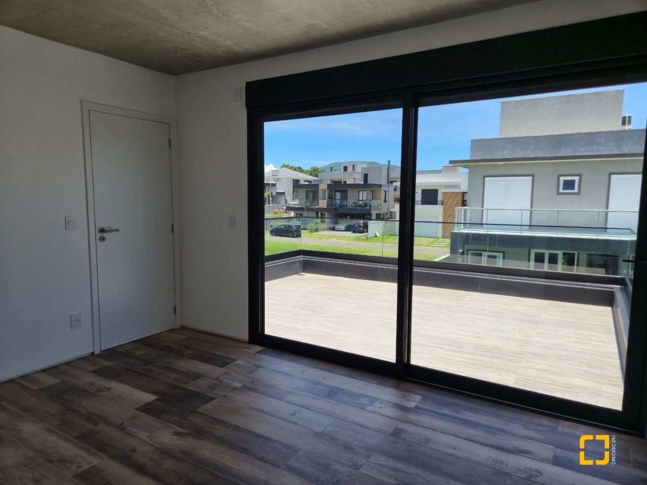 Casa de Condomínio com 265m², 8 quartos (sendo 4 suítes), 6 garagens, no bairro Rio Vermelho em Florianópolis