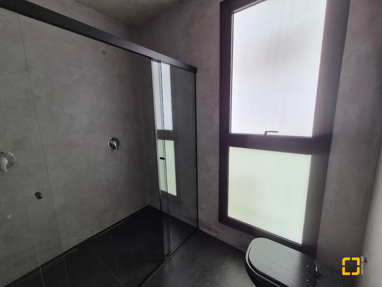 Casa de Condomínio com 265m², 8 quartos (sendo 4 suítes), 6 garagens, no bairro Rio Vermelho em Florianópolis