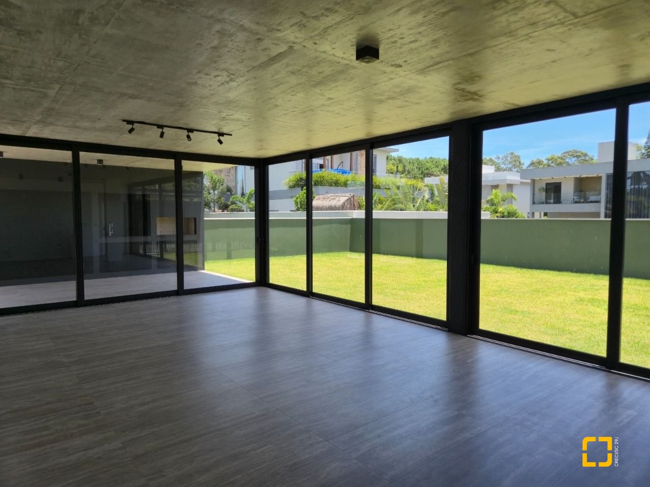 Casa de Condomínio com 265m², 8 quartos (sendo 4 suítes), 6 garagens, no bairro Rio Vermelho em Florianópolis