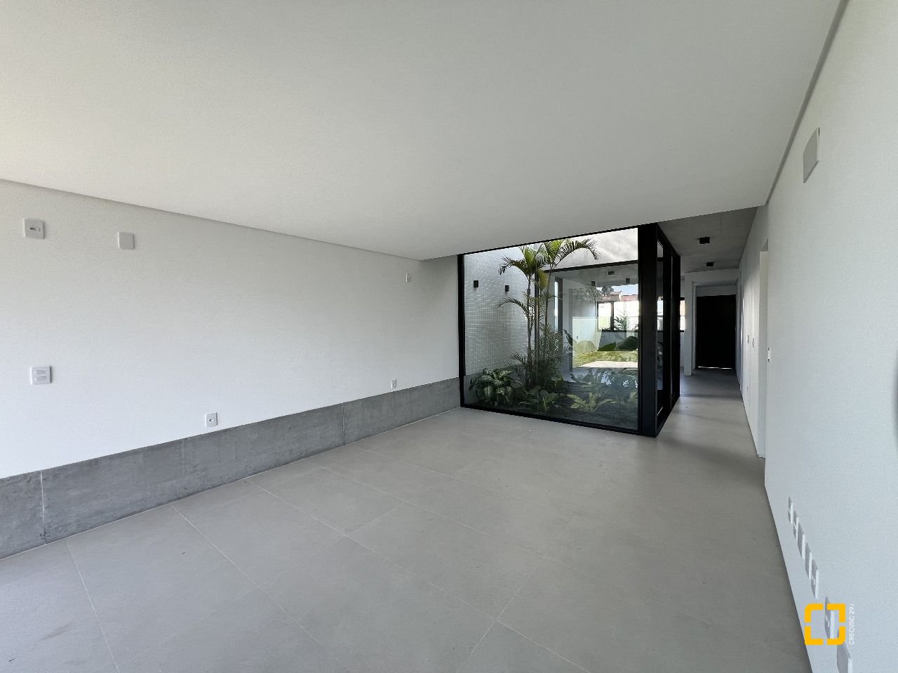 Casa com 183m², 6 quartos (sendo 3 suítes), 2 garagens, no bairro Ingleses em Florianópolis