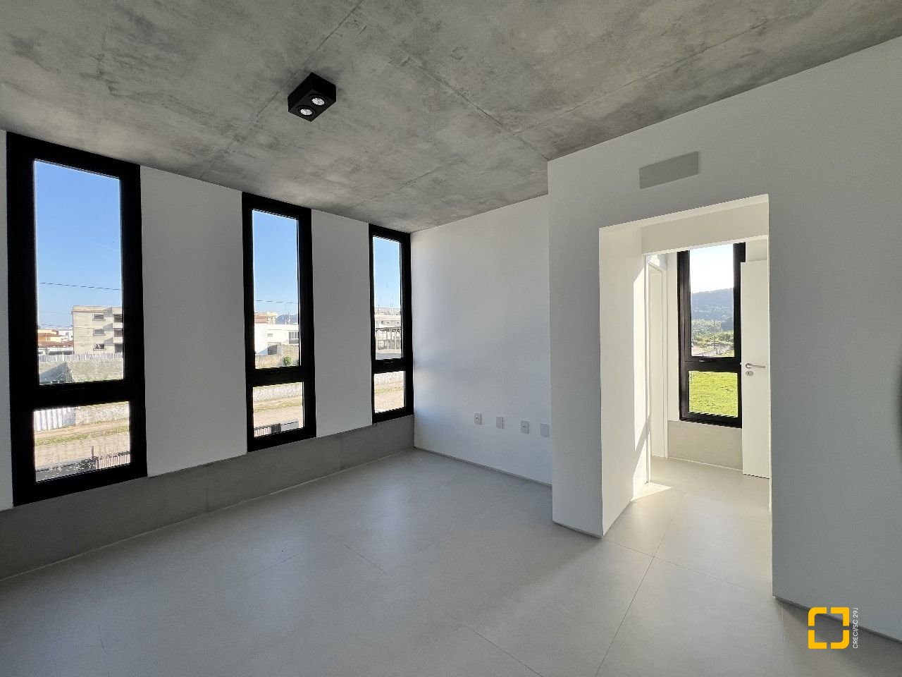 Casa com 183m², 6 quartos (sendo 3 suítes), 2 garagens, no bairro Ingleses em Florianópolis