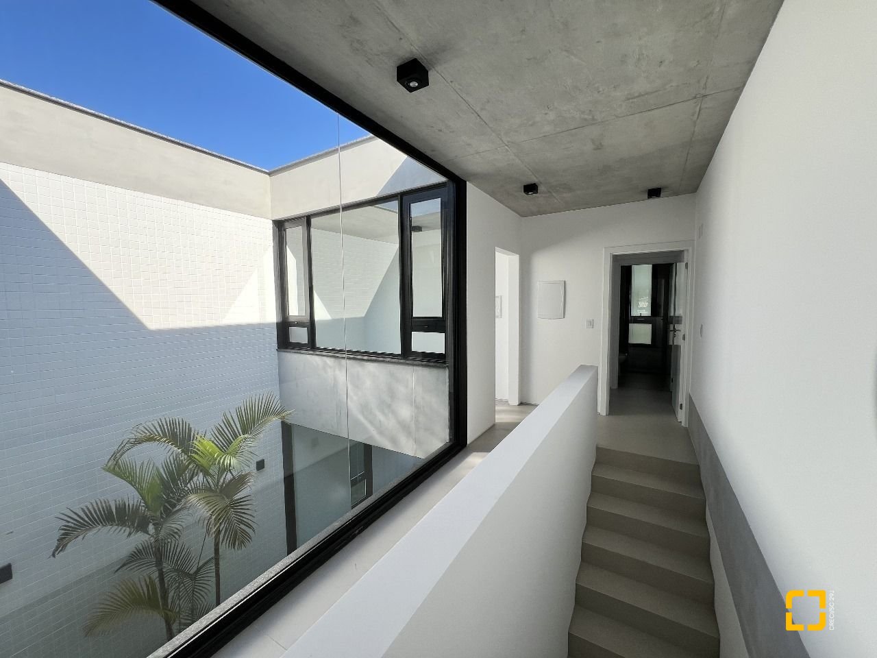 Casa com 183m², 6 quartos (sendo 3 suítes), 2 garagens, no bairro Ingleses em Florianópolis