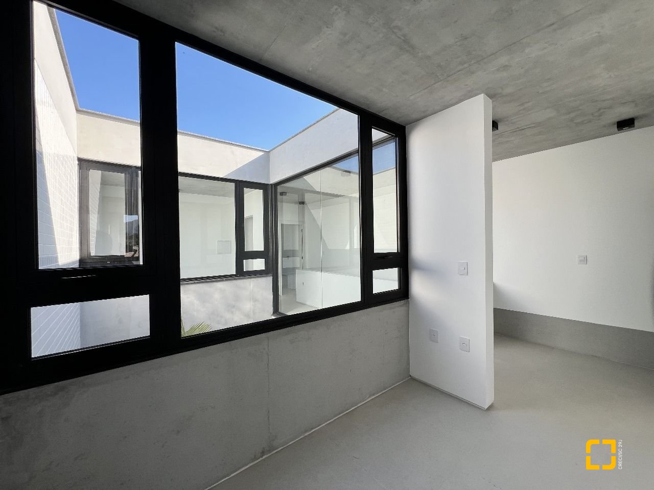 Casa com 183m², 6 quartos (sendo 3 suítes), 2 garagens, no bairro Ingleses em Florianópolis
