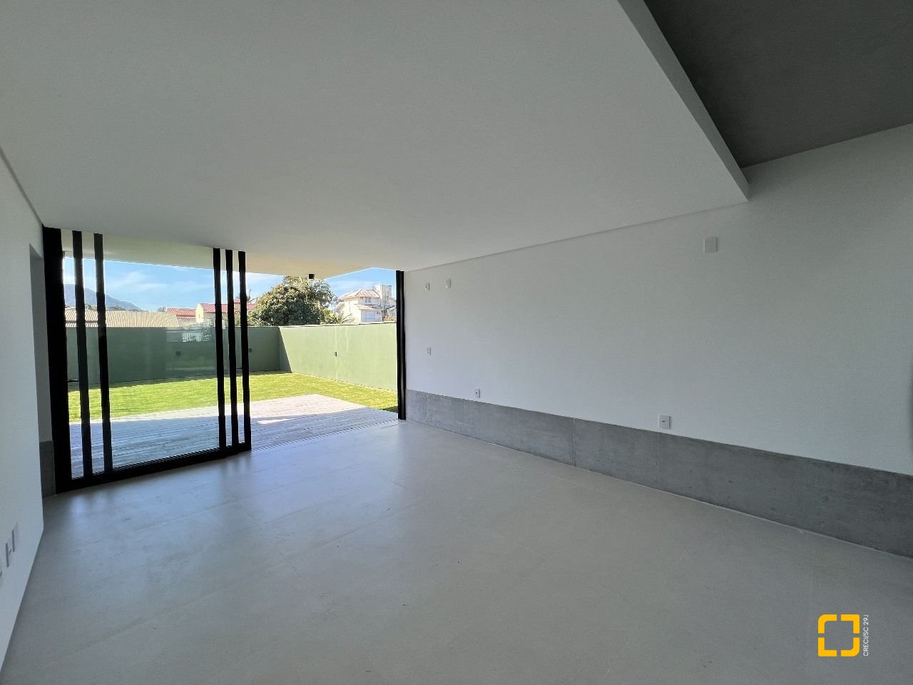 Casa com 183m², 6 quartos (sendo 3 suítes), 2 garagens, no bairro Ingleses em Florianópolis