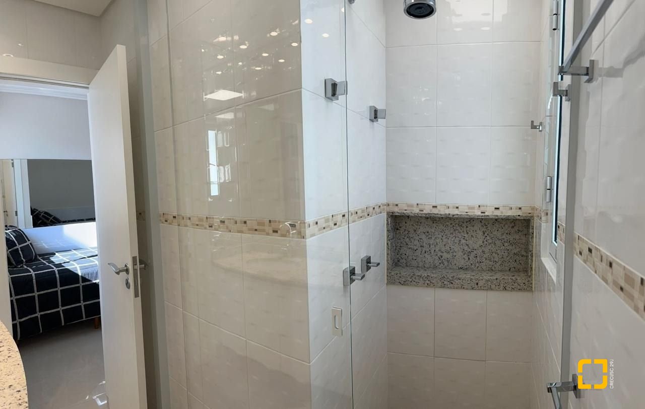 Apartamento com 90m², 5 quartos (sendo 2 suítes), 1 garagem, no bairro Jurerê Internacional em Florianópolis