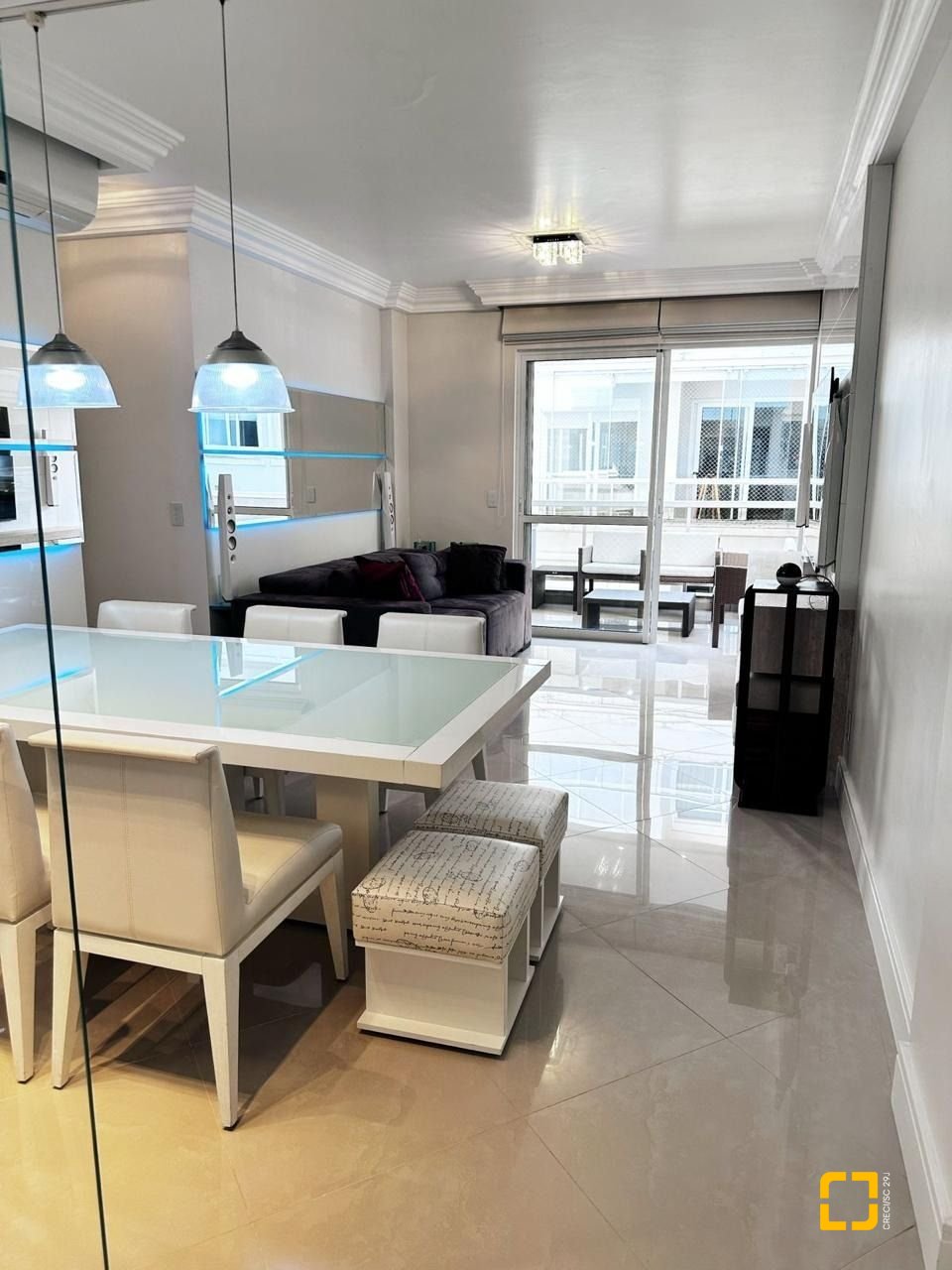 Apartamento com 90m², 5 quartos (sendo 2 suítes), 1 garagem, no bairro Jurerê Internacional em Florianópolis