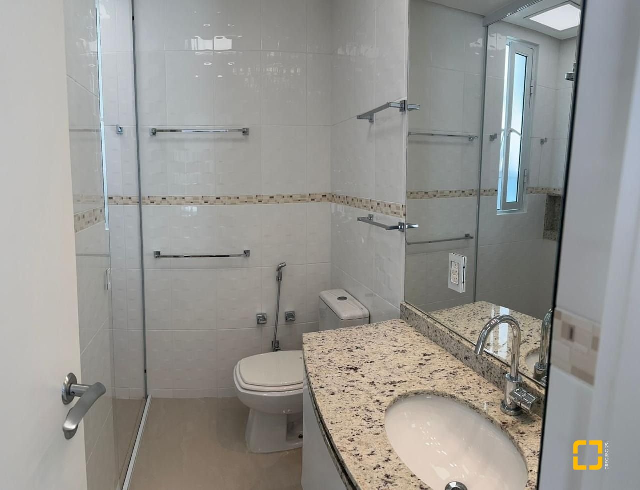 Apartamento com 90m², 5 quartos (sendo 2 suítes), 1 garagem, no bairro Jurerê Internacional em Florianópolis