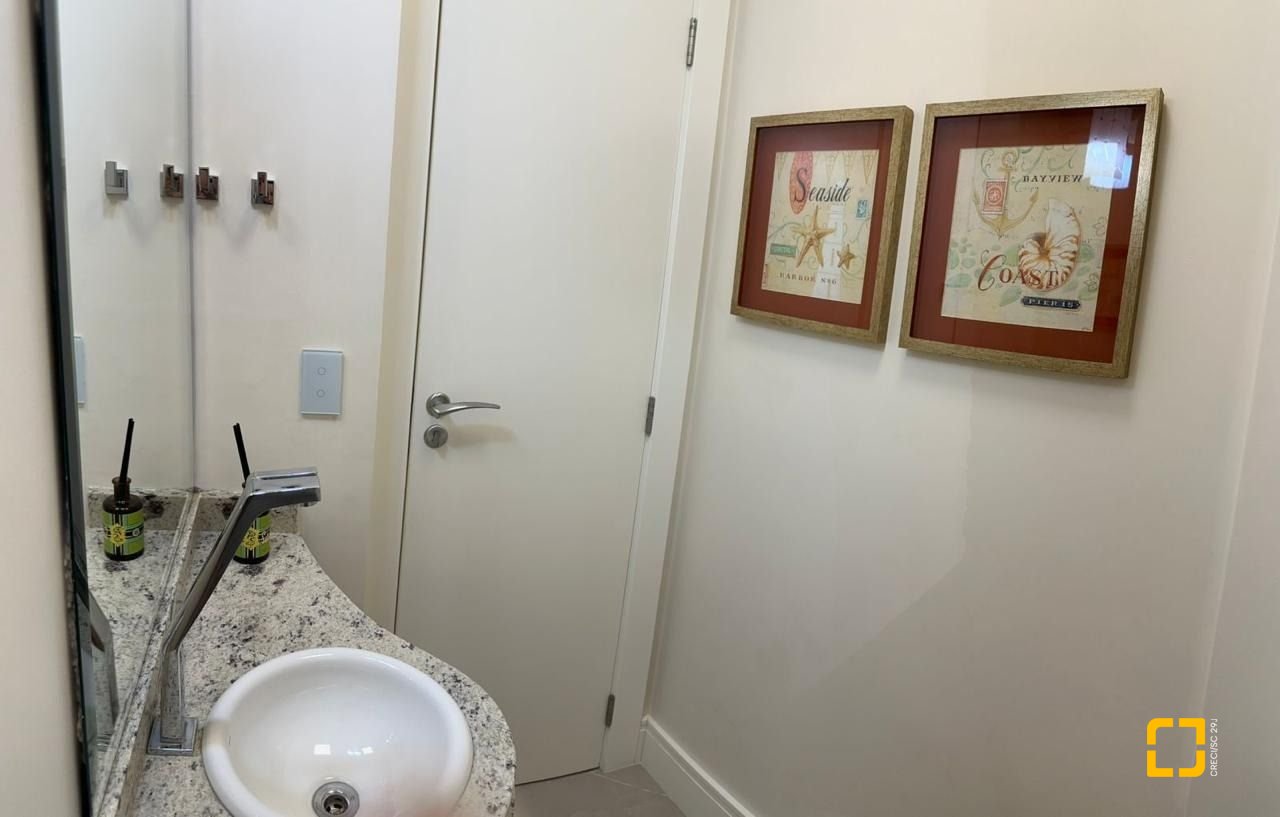 Apartamento com 90m², 5 quartos (sendo 2 suítes), 1 garagem, no bairro Jurerê Internacional em Florianópolis