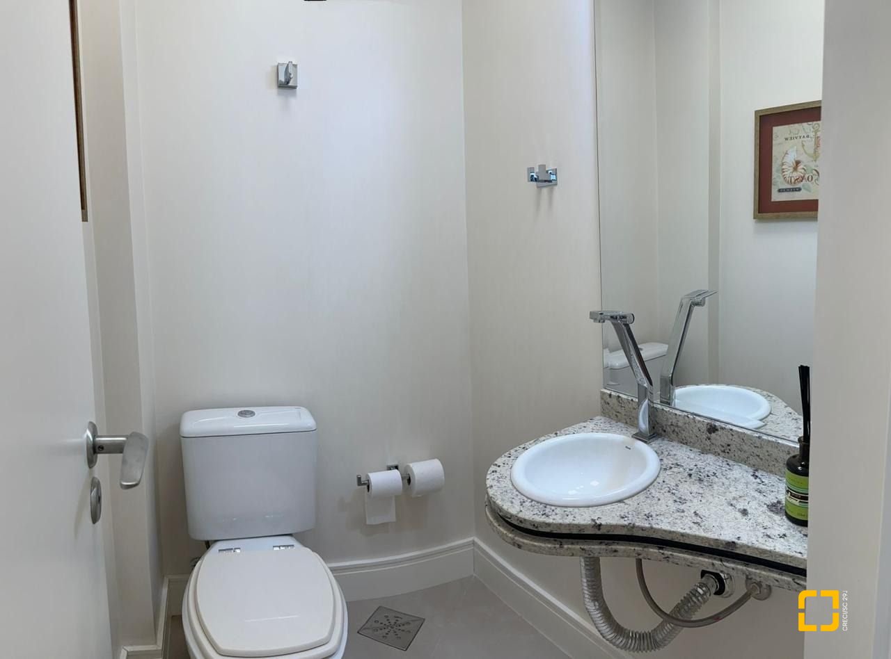 Apartamento com 90m², 5 quartos (sendo 2 suítes), 1 garagem, no bairro Jurerê Internacional em Florianópolis
