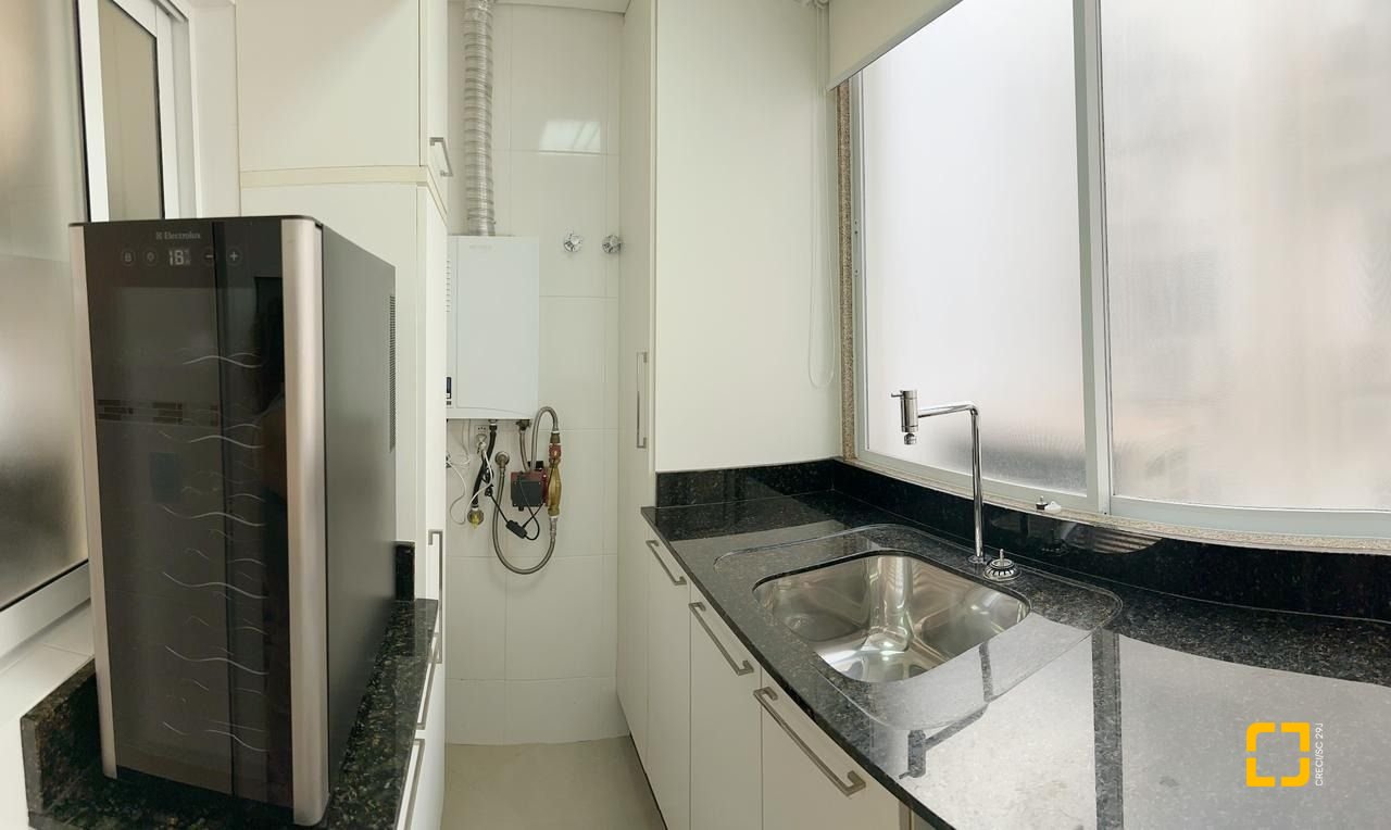 Apartamento com 90m², 5 quartos (sendo 2 suítes), 1 garagem, no bairro Jurerê Internacional em Florianópolis